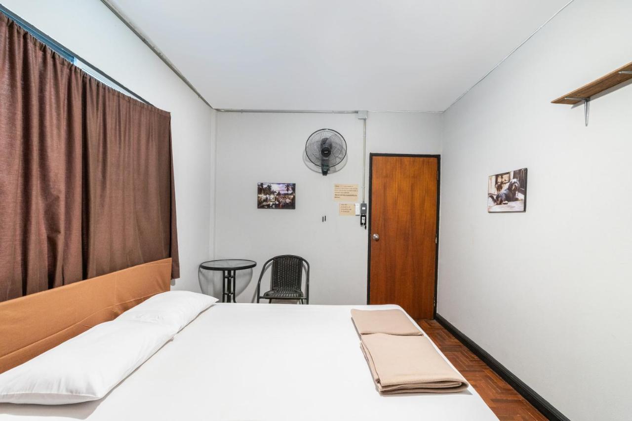 Oyo 677 Le Loftel Hostel Τσιάνγκ Μάι Εξωτερικό φωτογραφία